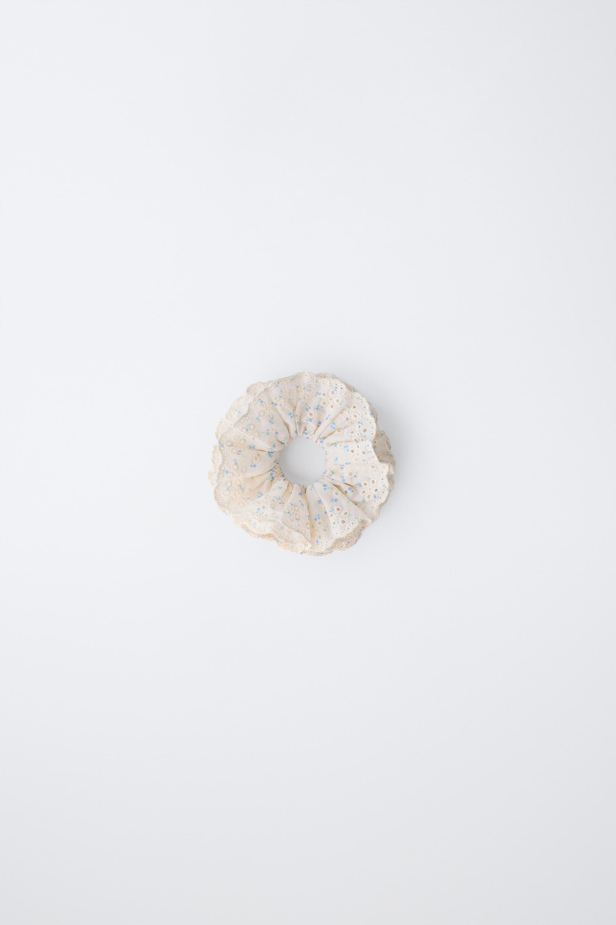 FLORAL CUT-OUT HAIR TIE
